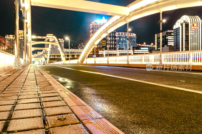 福建省福州的解放大桥夜景低角度拍摄