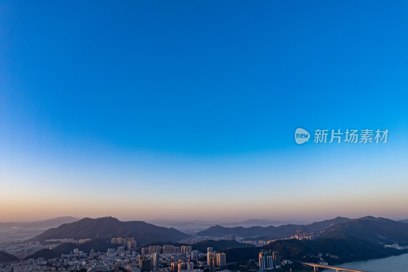 肇庆城市清晨日出彩霞航拍摄图