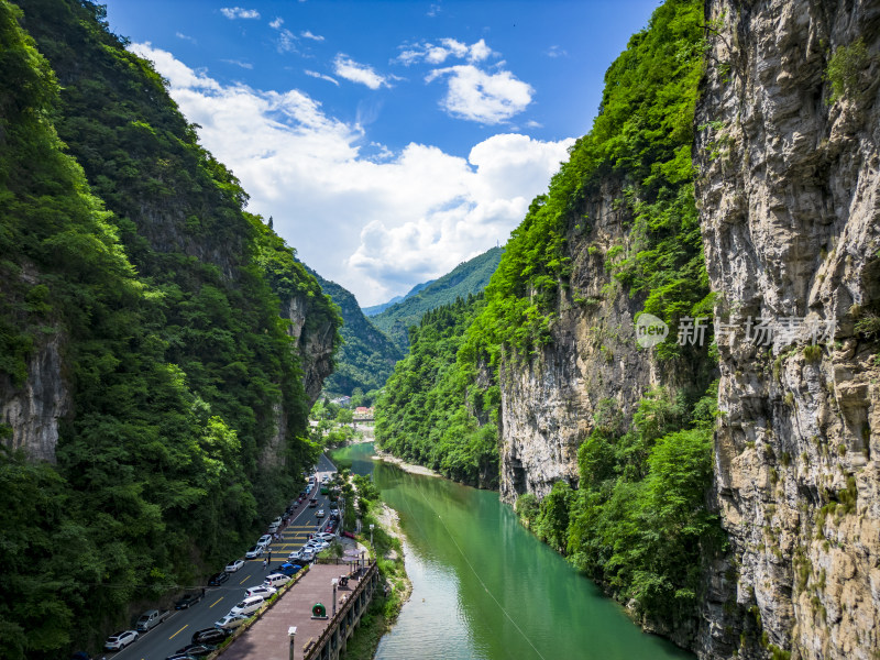 大自然山谷山清水秀航拍摄影图