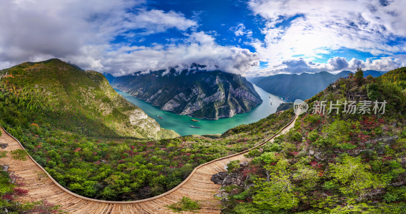 长江三峡巫峡红叶