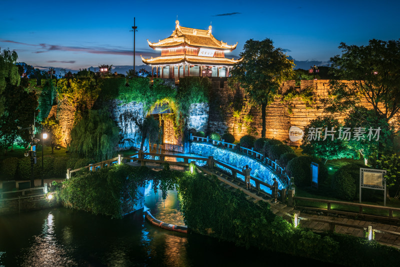 苏州盘门古城墙夜景