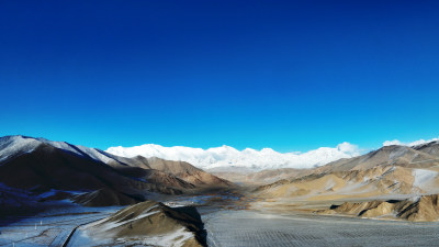 冬季雪山高峰背景高清摄影图片