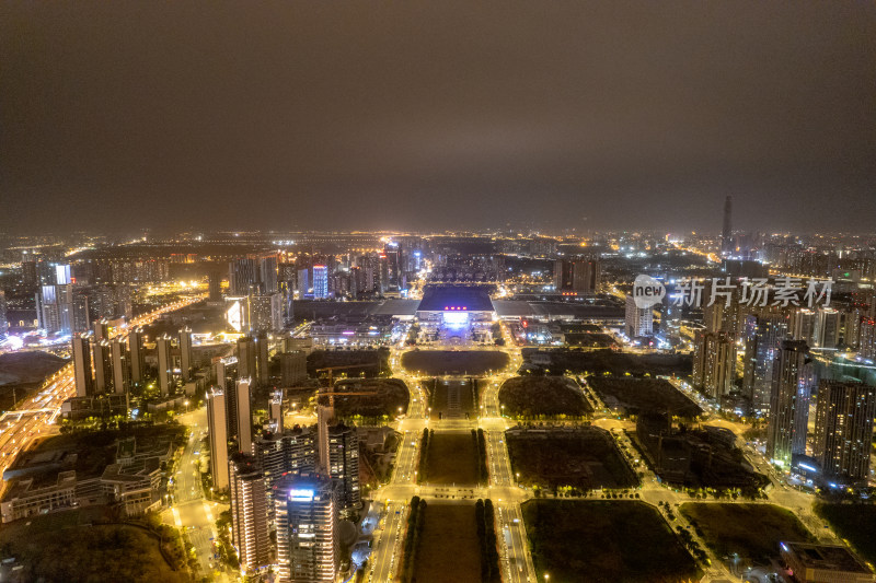 四川成都东站夜景航拍图