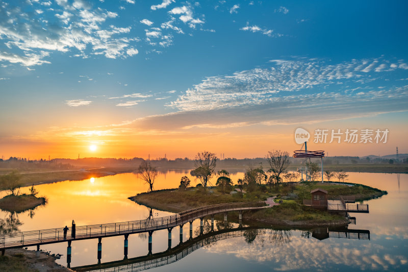 枣庄蟠龙河鹭鸣岛观景台夕阳