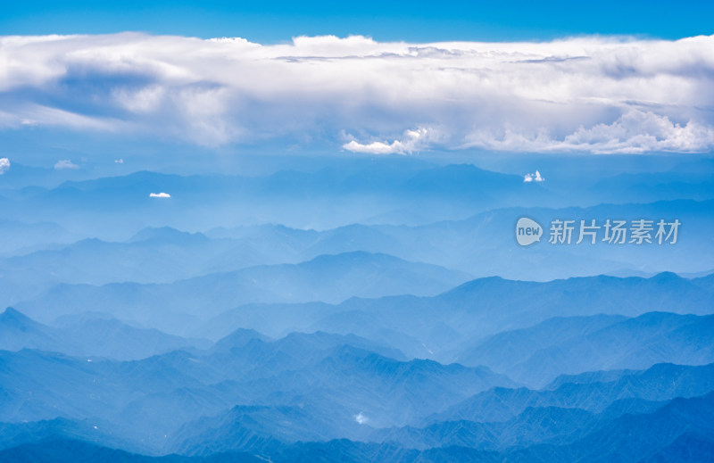 飞机上拍摄的甘南藏族自治州舟曲县的群山