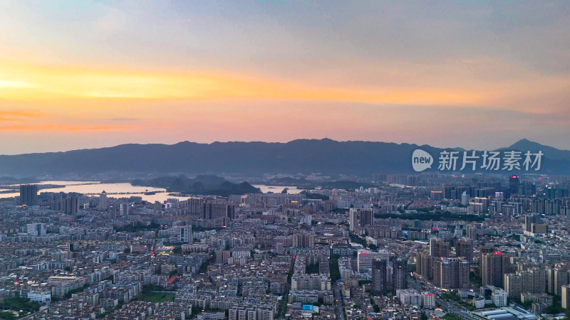 广东肇庆城市晚霞航拍图