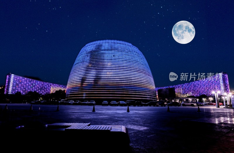 月夜下的圆顶建筑夜景