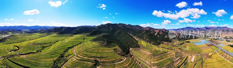 《喀喇沁梯田》