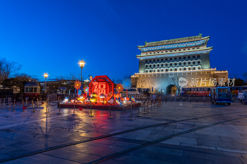 北京前门正阳门箭楼节日装饰夜景