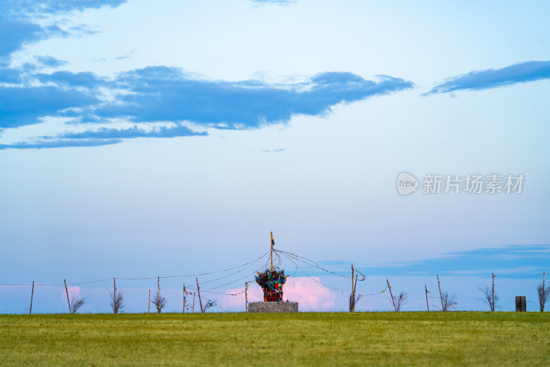 草原上的敖包