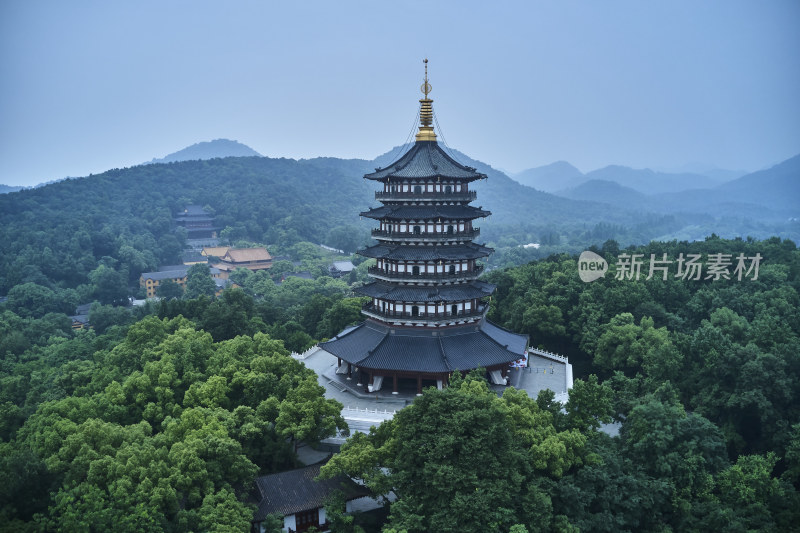 清晨时分的雷峰塔