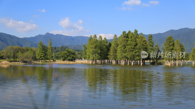 山间湖泊的宁静之美 安徽黄山奇墅湖