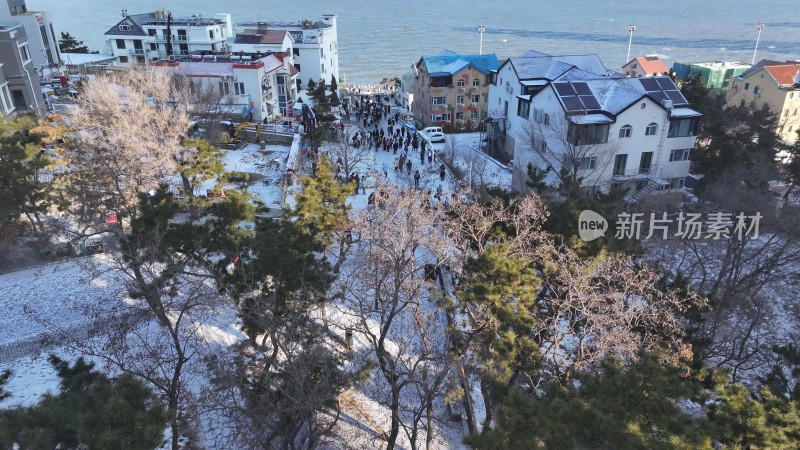 航拍俯瞰威海市高区火炬八街冬季雪后街景