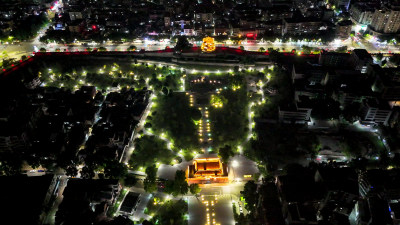 广东肇庆古城墙府城遗址披云楼夜景航拍图