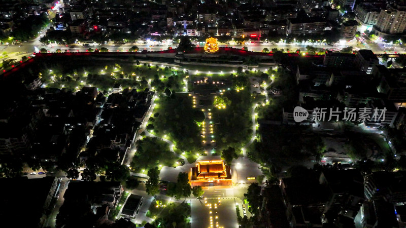 广东肇庆古城墙府城遗址披云楼夜景航拍图