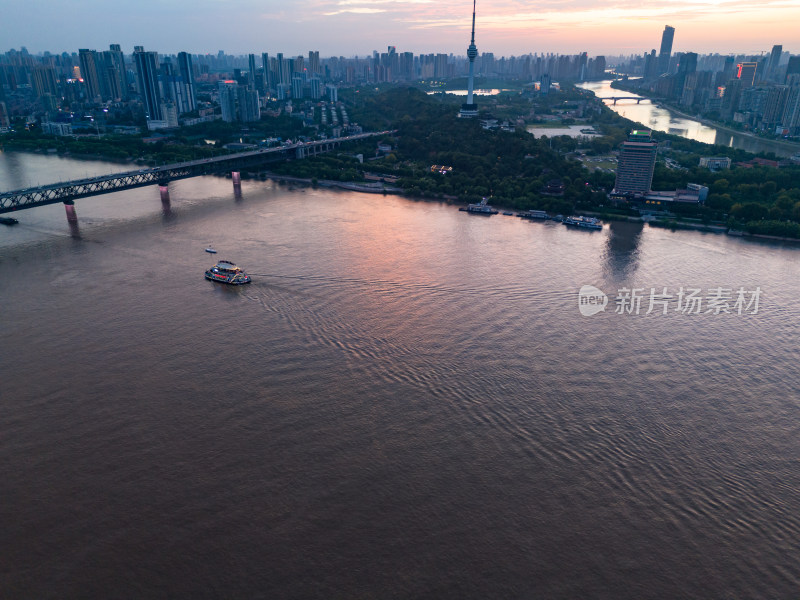 湖北武汉傍晚晚霞河流风光航拍图