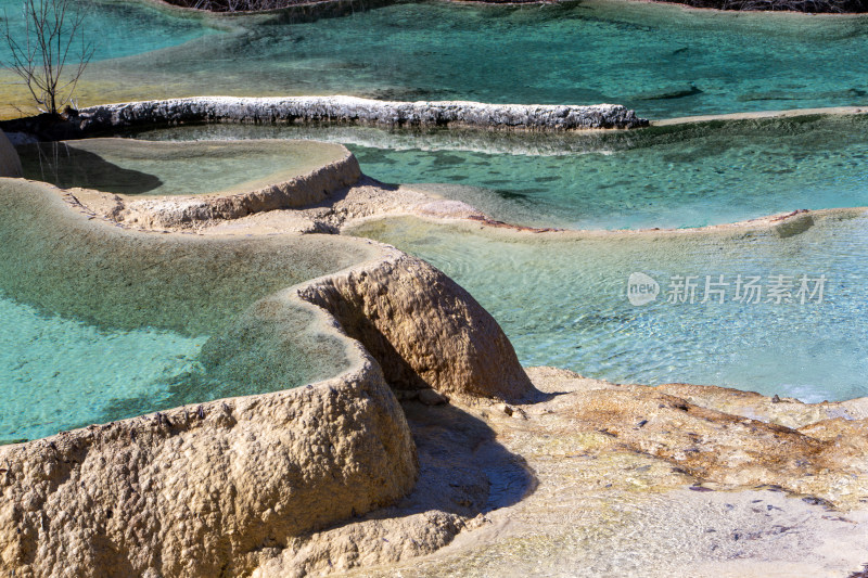 四川阿坝黄龙景区钙华彩池五彩池争艳池