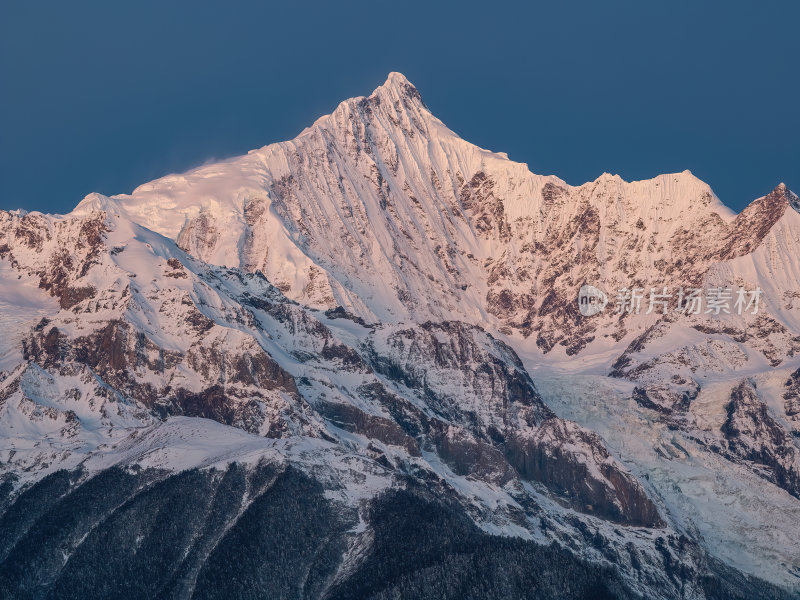 云南香格里拉梅里雪山飞来寺高空航拍