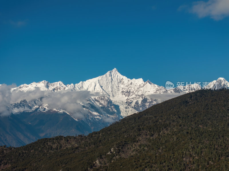 云南香格里拉梅里雪山飞来寺高空航拍