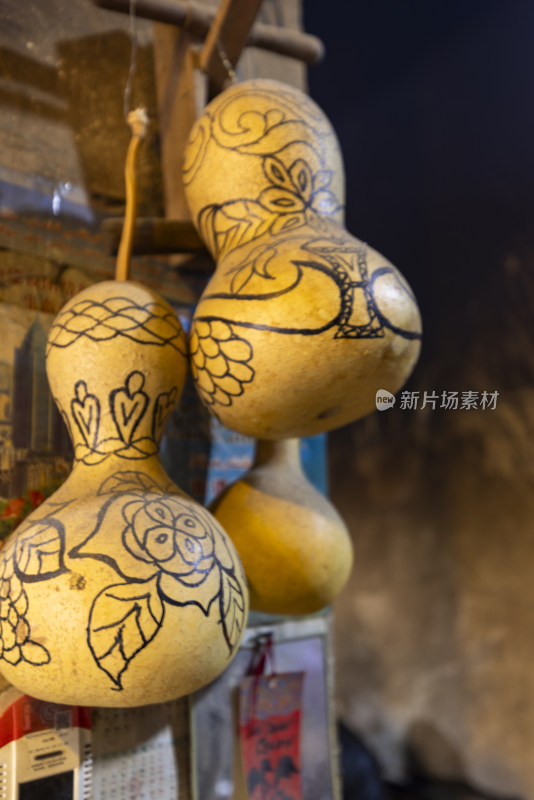 新疆百年老茶馆悬挂的葫芦