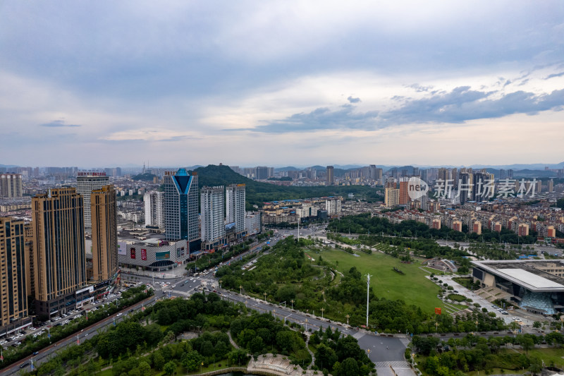 江西宜春城市大景绿化航拍图