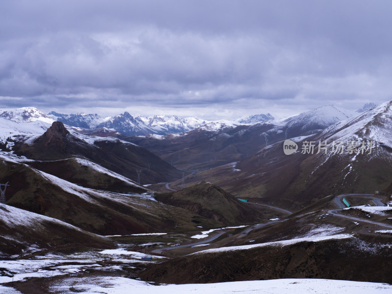 青海雪山迷雾