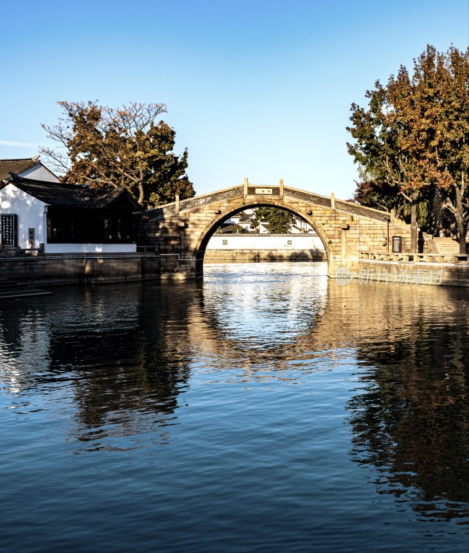 苏州枫桥江南水乡古建筑与河流景观