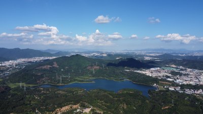 航拍广东省东莞市清溪镇蓝天白云城市风光