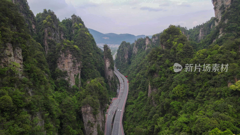 航拍湖南张家界百丈峡唯美公路