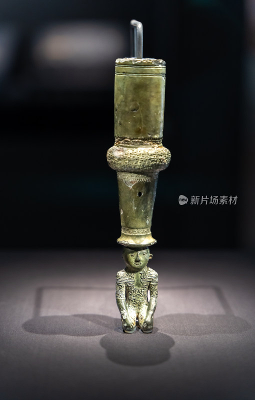 浙江省博物馆青铜鸠杖杖镦特写