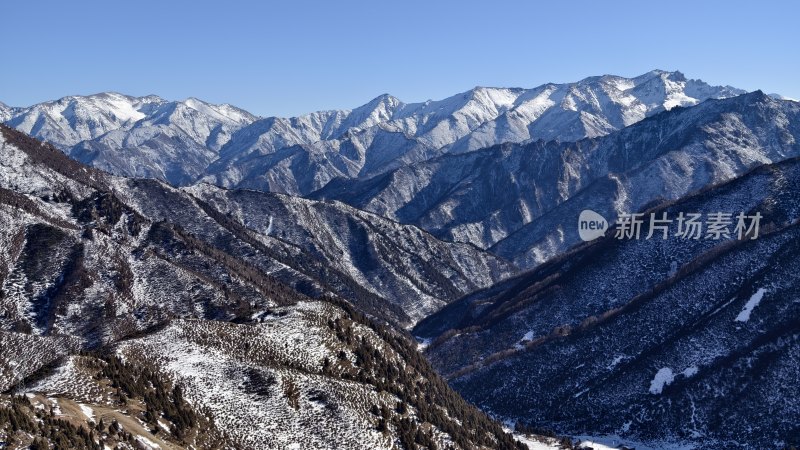 雪山全景图