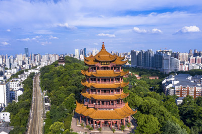 湖北武汉夏季旅游景区城市地标黄鹤楼蓝天