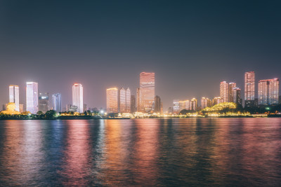 湖南长沙滨江城市天际线夜景