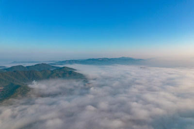 云层之上云海蓝天白云山川航拍摄影图