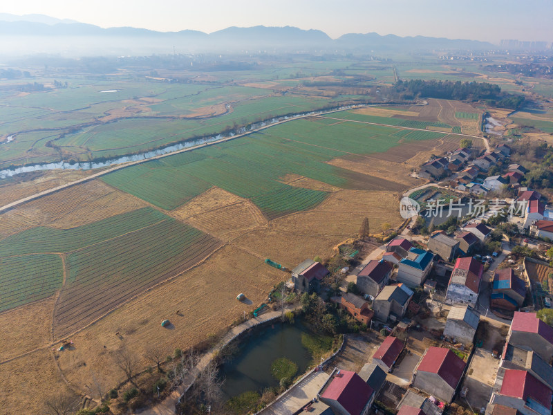 乡村住宅河流田野航拍全景