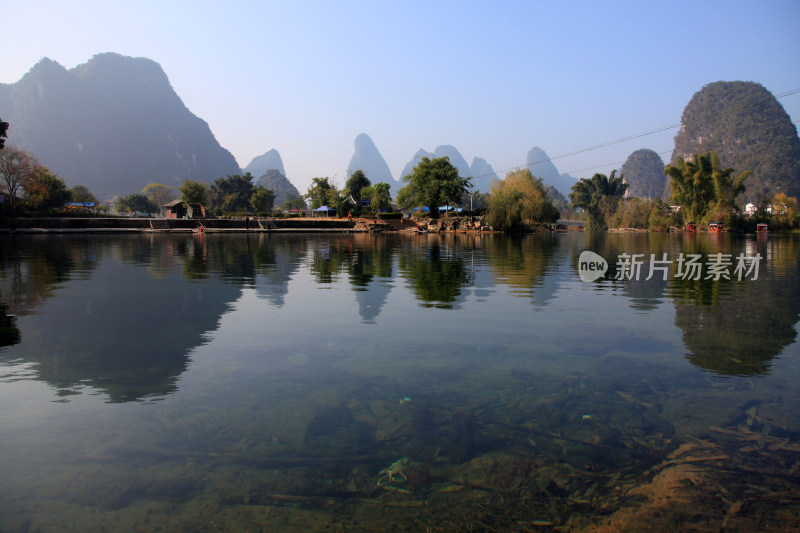 广西省桂林市阳朔县漓江山水风光