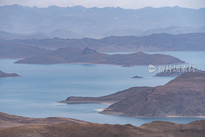 西藏山南羊卓雍措圣湖神湖蓝色藏地圣湖雪山