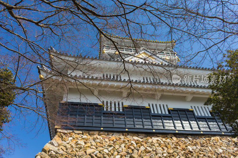 蓝天下的日本岐阜城