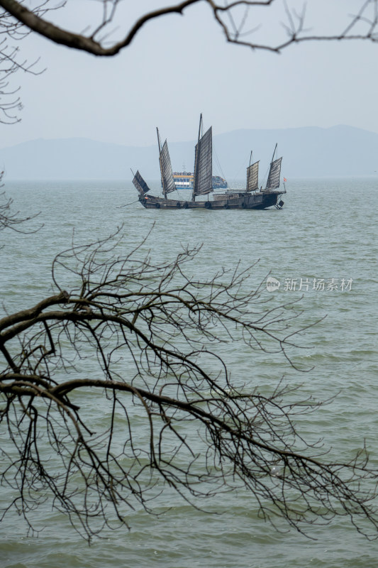 无锡鼋头渚景区太湖佳绝处湖光山色和船只