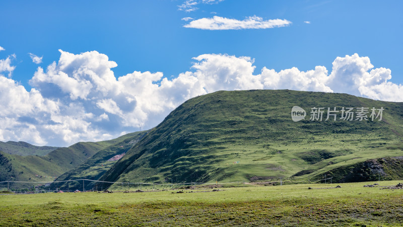 四川甘孜康定塔公草原附近的风景