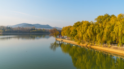 秋天湖景