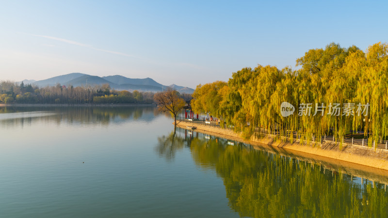 秋天湖景