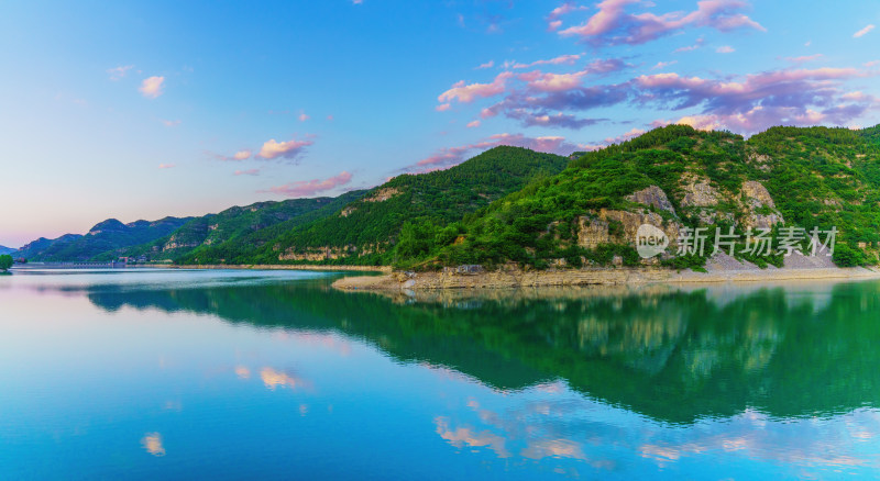 青山绿水美丽湖景