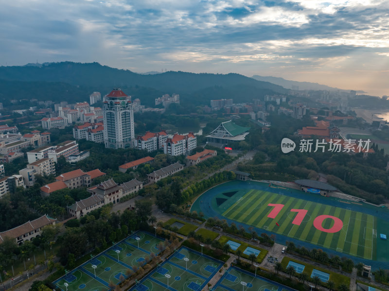 福建厦门海峡厦门大学校园运动场高空航拍