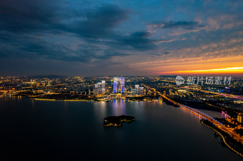 苏州金鸡湖晚霞夜景航拍图