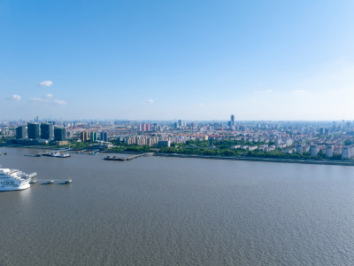 航拍上海市宝山区吴淞口港口码头邮轮