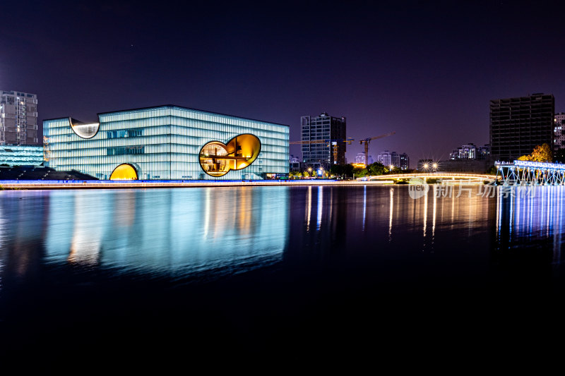 上海嘉定远香湖夜景倒影景观