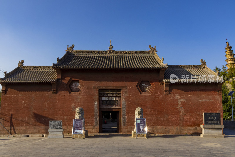 山西长治浊漳河谷原起寺青龙宝塔