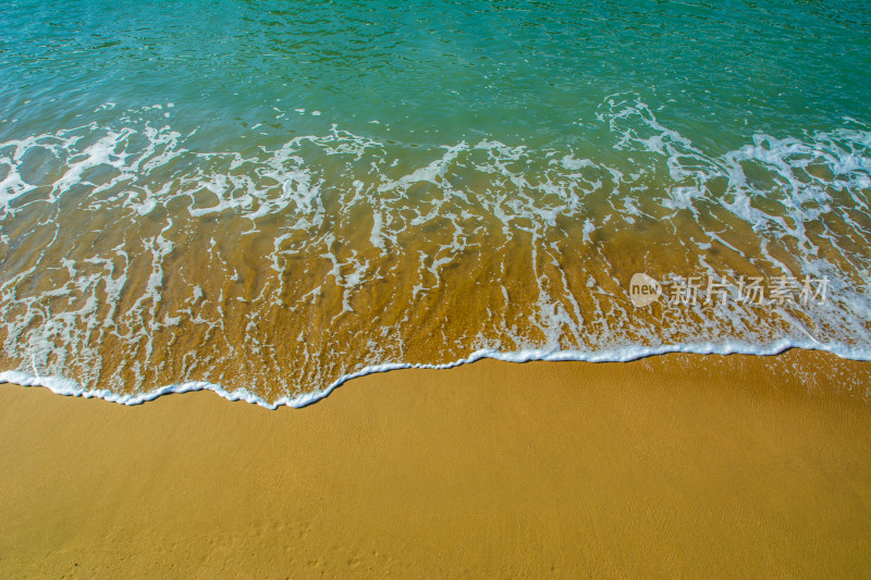 俯瞰沙滩海浪