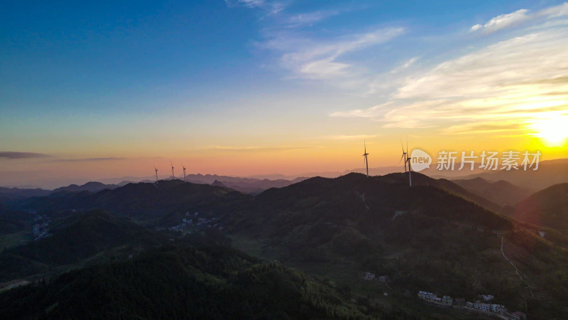 高山风车夕阳晚霞航拍图